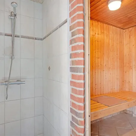 Gytha - 75m From The Sea By Interhome Nyaraló